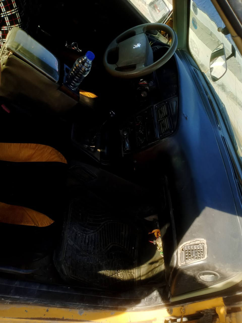 سلام عليكم بيجو روا مكينه جديده مشدوده عوزه بس صدر وتايرت زوج بدون تبريد بدون راعي راعيه بل نجف ماندله عارضه بمليون ٣٠٠ *********** السياره خير من الله جاي اروح ورجع بيه الدوام السياره مال شغل وعوزه قمجي مال كيلو متر وطوافه مال بانزين
