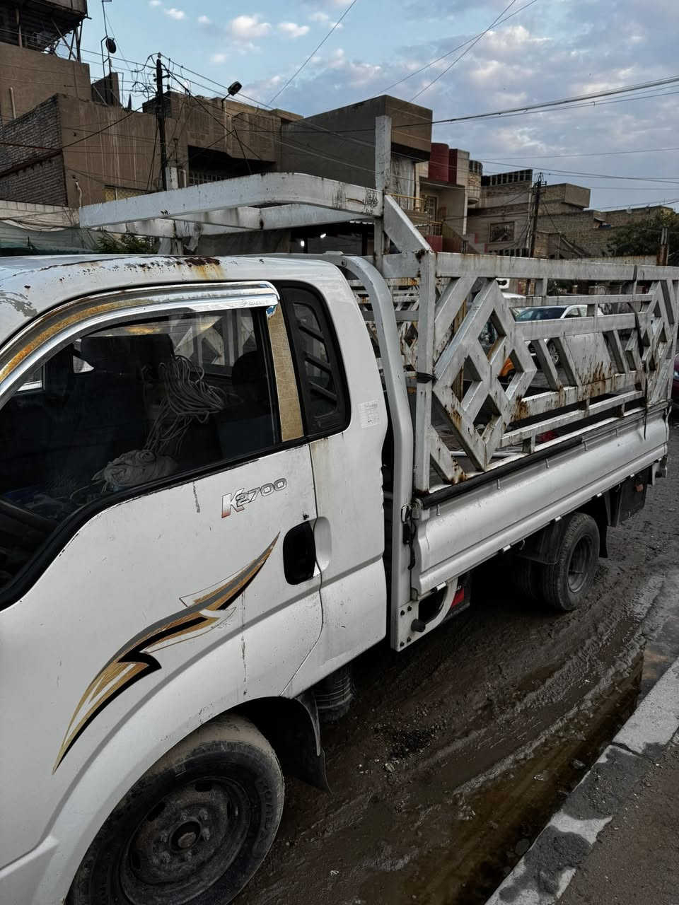 السلام عليكم
كيا حمل 

موديل:2008

رقم واسط انكليزي 

ماشية:175km

مصفرة غرامات 

كير محرك مكفولات 

سيارة مال شغل 

مكاني بغداد 

0773 732 2132

0790 259 1127
