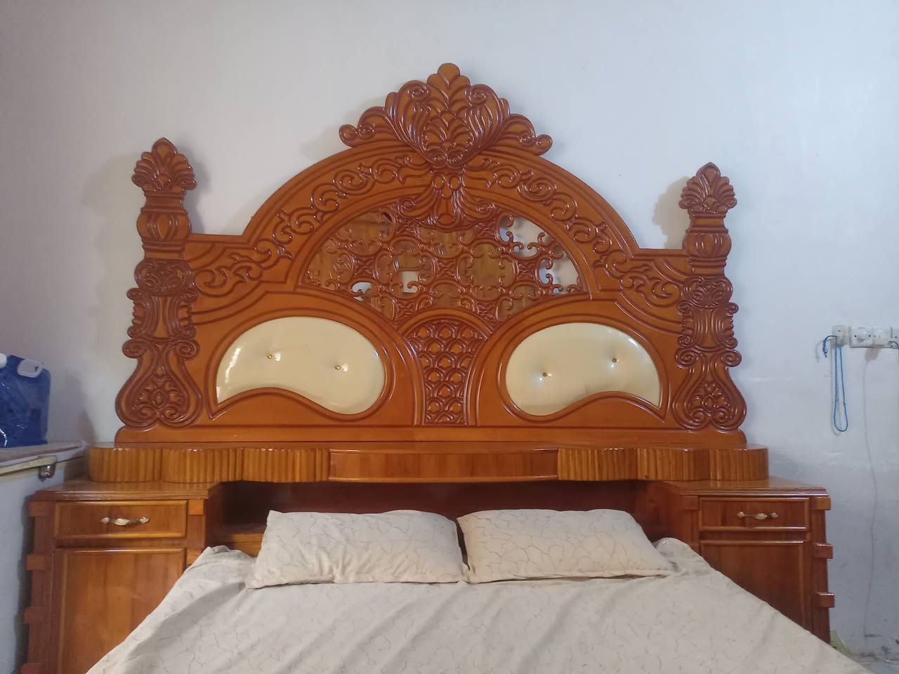 السلام عليكم من رخصة الادمن عندي هاي الغرفه صاح نضيفه وسعر مناسب الي يريدها يتصل ***********
