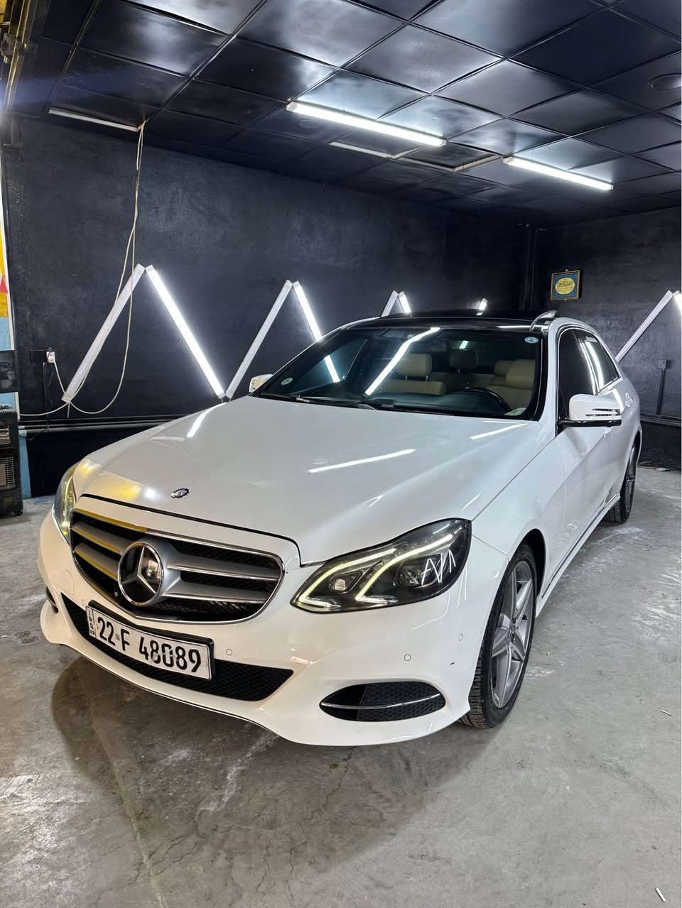 MERCEDES BENZ E300
مۆدیل / 2016
بەبێ سبوغ بەس لەسەر دەرکەی دوو بست ساردە 
ماوەی ڕۆیشتن 165 هەزار کیلۆمەتر 
سەنەوەی تا 2028 نوێیە 
بۆ پەیوەندی کردن / *********** سوران, أربيل
