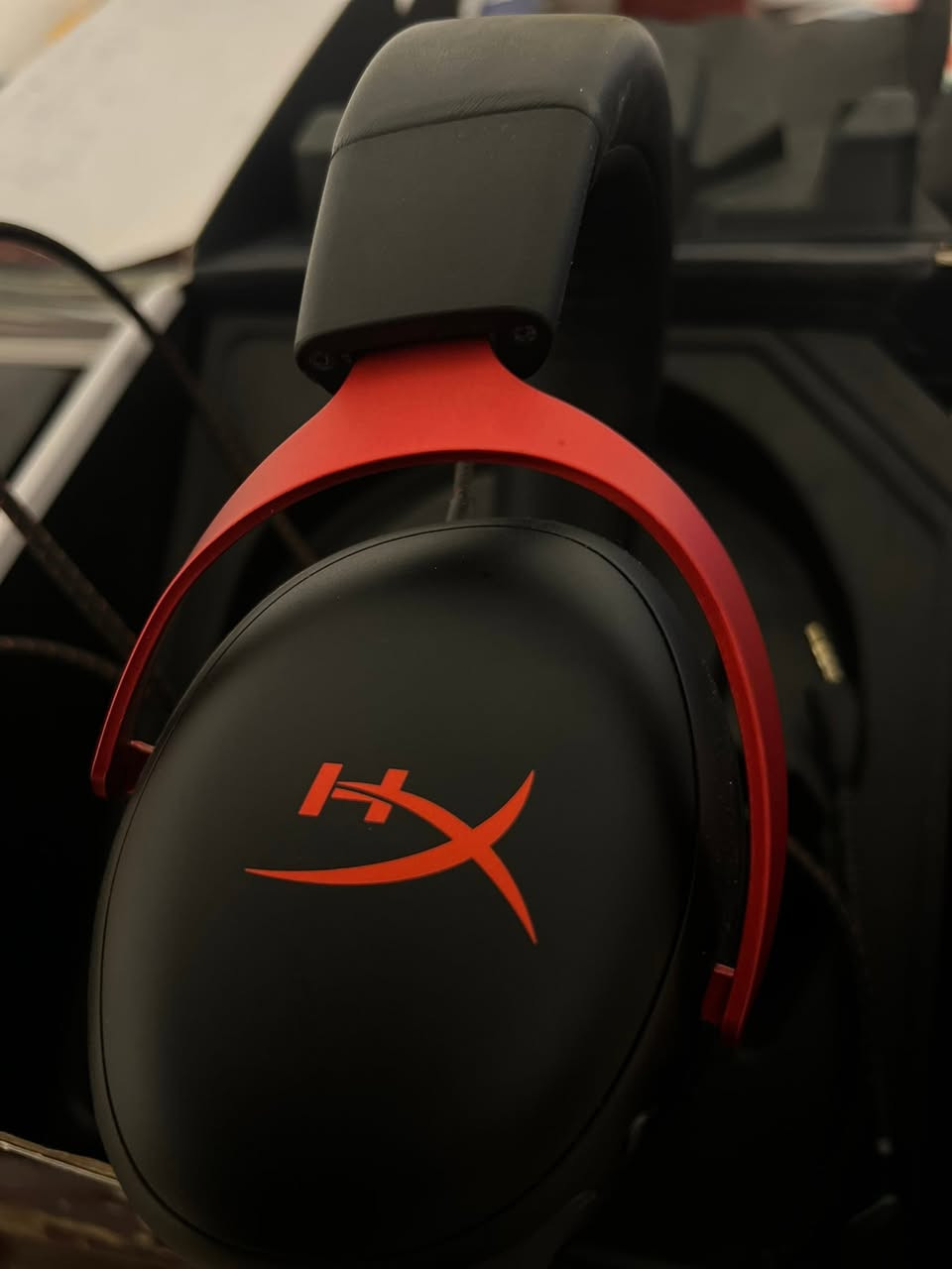 سلام عيلكم سماعة هايبر كلاود 3 مستعمله للبيع اخت الجديده  

Hyper X: Cloude III
هايبر إكس كلاود 3... السماعة السلكية اللي ترفعك لعالم ثاني من اللعب. صوت محيطي واقعي بدرايفرات 53 ملم، يخليك تحس بكل خطوة وكل طلقة. جودة تصنيع من الألمنيوم، خفيفة وتتحمل، مع وسائد ميموري فوم مريحة حتى لو لعبت لساعات.
مايك بحجم 10 ملم قابل للفصل، يعزل الضوضاء ويسجل سوتك بنقاوة. تشتغل على كل الأجهزة: كمبيوتر، بلايستيشن، إكس بوكس، وحتى الموبايل... أداء احترافي من أول توصيل!
السعر : 75.000
للتواصل واتساب :***********
مكاني بغداد مدينه الصدر

