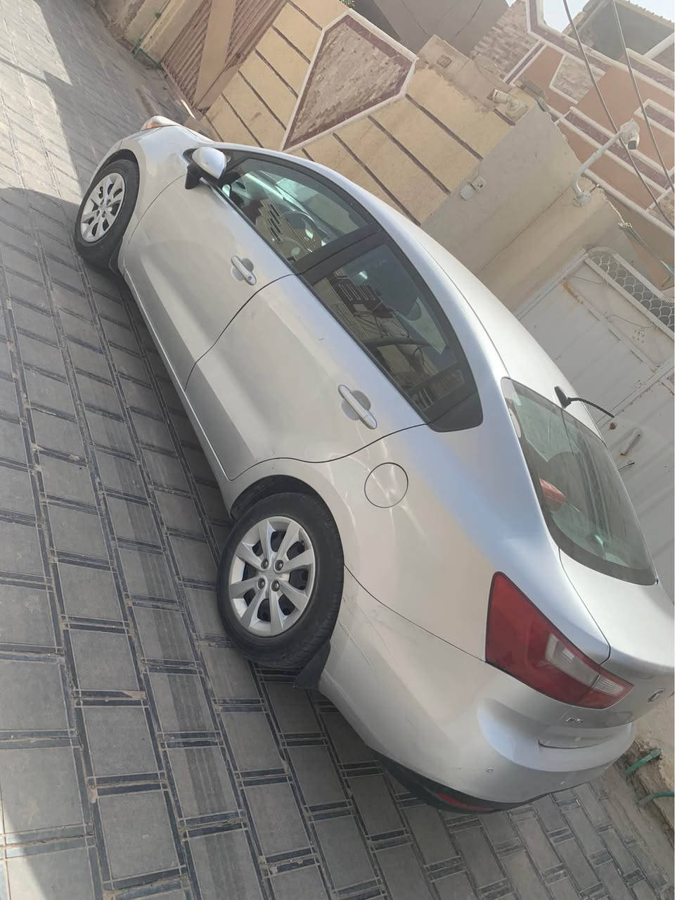 كيا ريو وارد امريكي محرك ١٦٠٠ بحالة جيدة جداً ماشية ٧٥ ميل، تبريد ممتاز ، حادثها المازدة جهة السائق و بالعراق حادث دراجة جهة عكس السائق، كاملة ما تصرف عليها ، حساسات خلفية مع كامرة، مبطنة جلد ، بلاجكتورات امامية، السعر ٨٢ كربلاء, العراق


**إذا كنت صاحب هذا الإعلان وتريد حذفه لأي سبب، رجاءا أرسل رسالة إلى الدعم الفني**