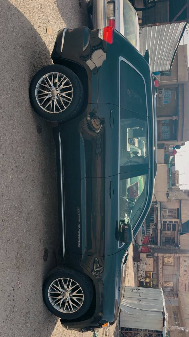 جيب سومت اعلى فئة 2018 اسود
وارد امريكي. حادث موضح بالصور
فول مواصفات السيارة
تشغيل بصمة + تشغيل عن بعد + بصمة ابواب
مري كهرباء + قلاب + ترحيب +هيتر مع رادار جانبي
كشنات جلد + كهرباء + حار بارد. + ذاكرة.
فحتة سقف بانوراما  /  صندوق كهرباء / ويل 22 كروم
داخل ابيض اوف وايت ./ شاشة كبيرة  و كامرة دوارة وحساسات خلفية وأمامية
ستيرن  كهرباء حار بارد.
وشاشة عداد ديجتال
نظام قيادة بثلاث أنظمة
نظام ايكو اقتصادي في الوقود
نظام صوتي Harman Kardon بعدد 19 سماعة
نظام مخارج USB وBluetooth وكاري بلاي
نظام مثبت سرعة ذكي   /  تنبية النقاط العمياء.
نظام توقف ذاتي. ( فرامل تلقائية )
محرك 6  سلندر.  V.   3600.
وبعد اهواي بيها مواصفات عدى الجكات والدفع الرباعي.
السيارة مكفولة كير ومكينة وميكانيك
صدر  امامي خلفي جديد. تخم تاير جديد. باتري جديد
رقم مميز. بغداد بأسمي. تحويل ثاني
مكان السيارة. بغداد
‏‭0771 815 0218‬
***********
