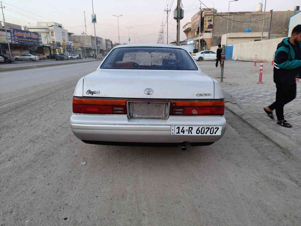 بطة فصل موديل 2000 مكفولة من الضربه والصبغ ونقل جثه وكص بيها بارد فقط بلجاملغ الخلفي مكينه وكير كفالة دواخل جديده تبريد شغال سنتر لوك ريموت سنويه لل 29 باسمي سعر 65 وبيها مجال مكاني ميسان مركز ***********
