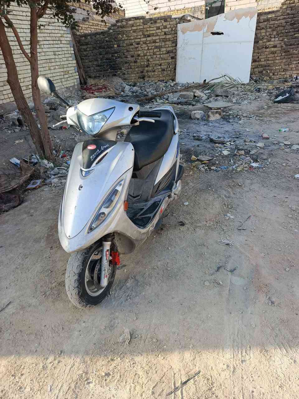 سلام عليكم دراجه للبيع كامكو جي 4   حاويه  ما مفتوحه كهربائيات شغاله ما عزيه اي شي  مكان نجف كوفه السعر 525وبيه مجال خاص مفتوح رقم ***********
