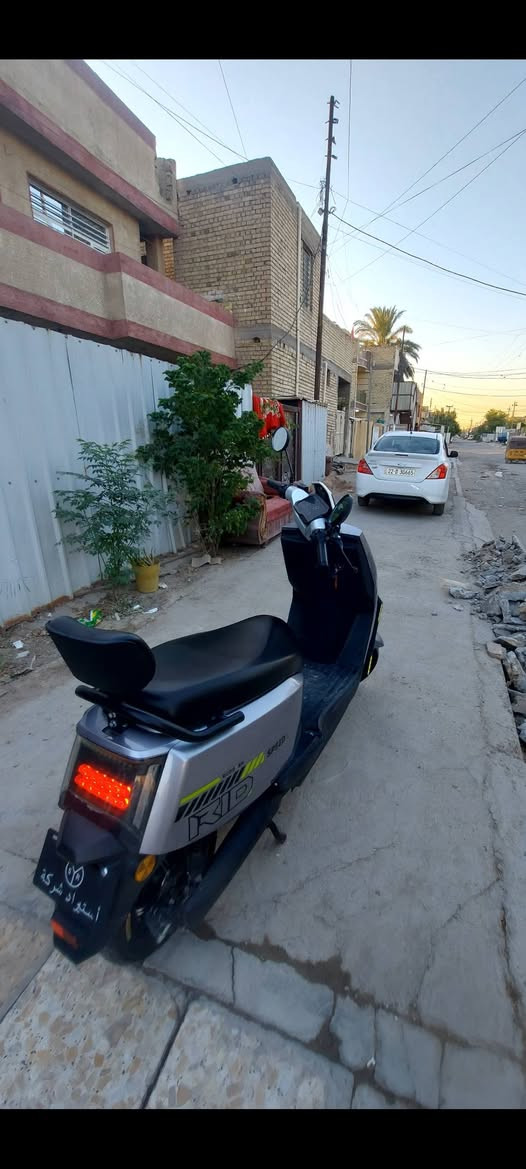 سلام عليكم دراجه شحن للبيع السعر ب625 وبيها مجال بطاريات كبار سته والملف 1500 العنوان بياع شرطه الخامسه رقم الهاتف *********** الاتصال على الواتساب او الرصيد
