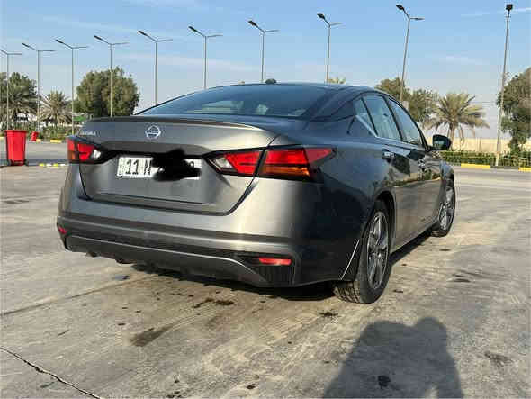 السلام عليكم (( للبيع فقط بدون مراوس ))  🔸
نيسان التيما 2019 وارد امريكي حادث بسيط🔸
الرقم الأنكليزي سنوية وفحص وهزة جديدة  🔸
السيارة بأسمي + تحويل نفس اليوم 🔸
حادث السيارة جاملغ جهة السايق تبديل + جاملغ عكس السايق مصبوغ + بنيد معدل ومصبوغ بس بيها رصعات بالبنيد ورصعتين صغار فوك الجامة بسبب البنيد ما مسدود زين ورجع عالجامه اثناء القيادة 🔸
جميع الايرباكات سليمة 🔸
المواصفات 🔸
رادار امامي 🔸
شاشة اعطال + كاميرا خلفية 🔸
تحكم ستيرن جميع الجهات 🔸
انظمة قيادة سبورت + نورمال🔸
مقعد السائق كهرباء 🔸
محرك 4 سلندر 2.5L بنظام الحقن المباشر يولد 188 حصان🔸 
ناقل حركة CVT🔸
فرامل ABS + توزيع قوة الفرملة الالكتروني EBD🔸
عدة منافذ USB🔸
تنبيه التصادم الأمامي + بريك طارئ تلقائي 🔸
تشغيل عن بعد 🔸
كروس سرعة 🔸

((السعر 130 ورقه وبيها مجال)) 🔸  

‎ الاستفسار اتصل على الرقم📞
‎متوفر واتساب ☎️
📲***********
‎العنوان بغداد _الكرخ
