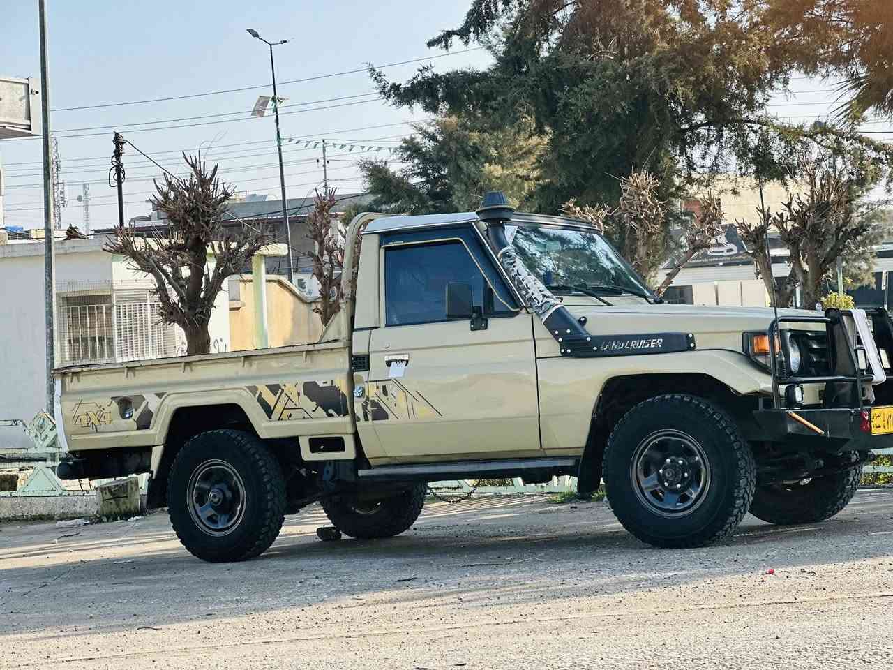 تووێتا لاند كرۆزەر مێك زەمین مۆدێل 𝟏𝟗𝟖𝟗   3𝐅     
5گێر و تابووكە  دەبل تەنكی ئەرم پلاستیك سلێمانی گێروومەكینەو ئەكسلل بەشەرت    بۆزانیاری  زیتر . 
0773 155 55 40. 0750 154 26 05
