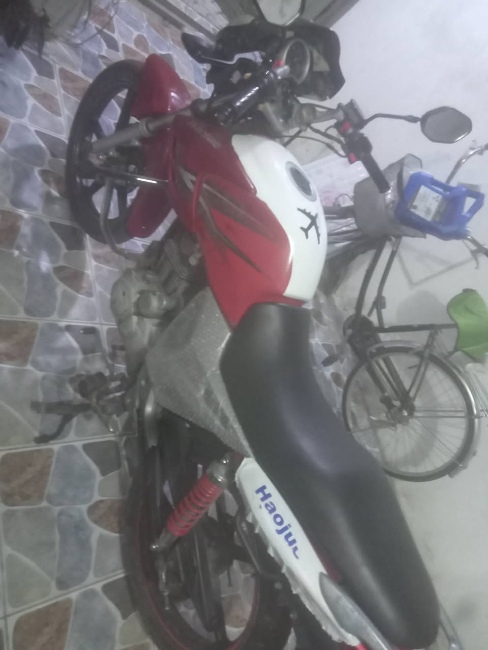 موطور للبيع هاي عدل اورق كامله. الرقم الهاتف ***********
