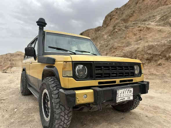 السلام عليكم 
كالوبر موديل 93 للبيع محرك 2500 ففتي 
جام كهرباء سنتر لوك شاشه وكاميرا رقم بغداد
عليها تايرات جبلي وتخم ويل همر معروف سعره
دوشمه كامله ارضيه وتنته وكشنات
السياره مصبوغه عام للجماليه صبغ درجه اولى شذره 
رقم بغداد  
المكان واسط قضاء الحي
السعر 55 وبيها مجال  
***********
