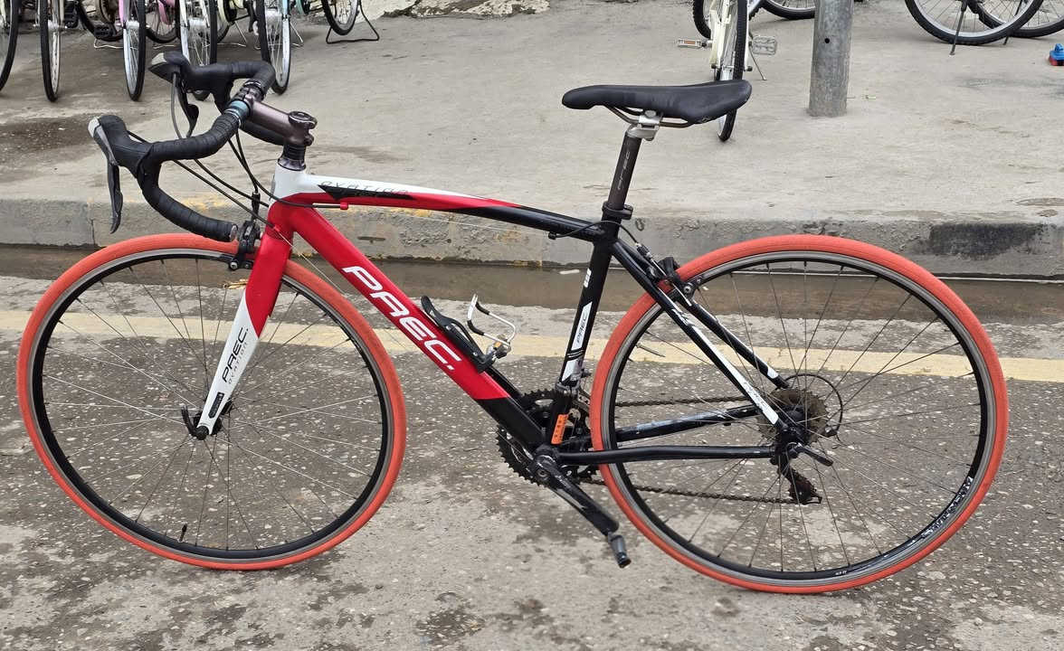 سلام عليكم 
دراجة سباق ماركة برزشن PREC 
يابانية المنيوم وزن خفيف 
سستم كلاريس 8×2
ويالة كلاريس واطارات 700×23
صينية وذارع كلاريس 
نضافة دراجة مثل ما موضح بل فيديو 
سعر 325 عنوان موصل ويوجد توصيل


**إذا كنت صاحب هذا الإعلان وتريد حذفه لأي سبب، رجاءا أرسل رسالة إلى الدعم الفني**