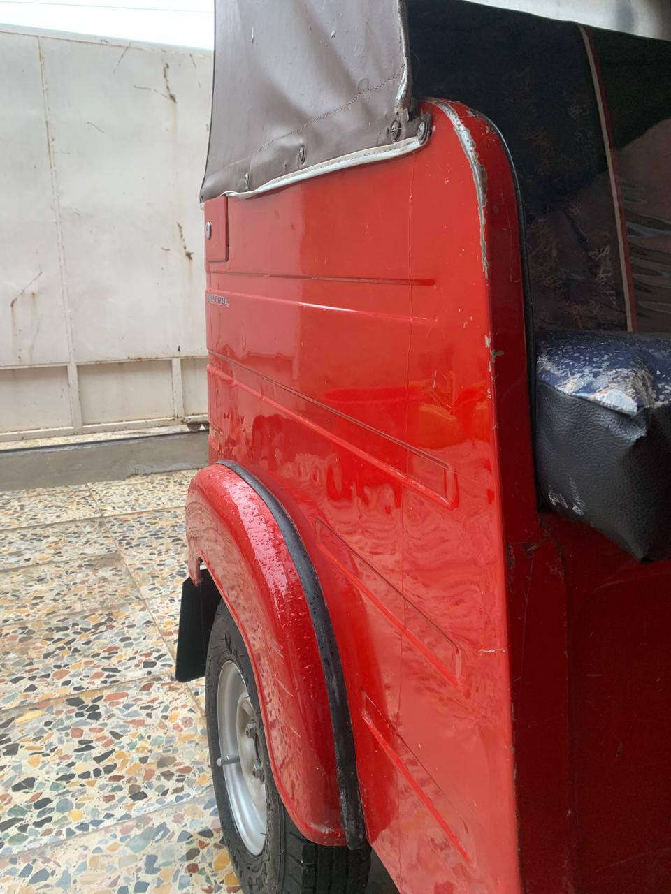 السلام عليكم تكتك 18 رقم وسنويه تكتك لا صبغ ولا معجون من عده الدوس التكتك كلهه بلاديه العنوان البلديات أتصال***********
