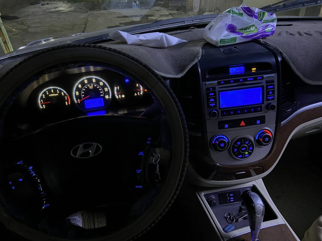 السلام عليكم
سنتافي 2009وارد امريكي 
محرك 2700سته سلندر 
5راكب 
مصبوغه حزام 
للبيع  السعر 110وبيها مجال قليل 
الاستفسار الاتصال ع رقم ***********
او مراسلة الصفحة
