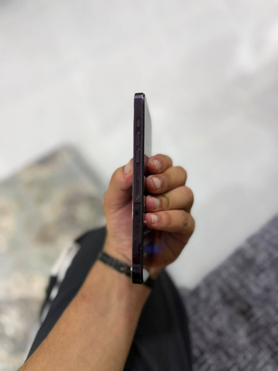 السلام عليكم آيفون ١٤ برو ماكس 256g //بطاريه 81بلادي //فقط مبدل شاشه //ودگمه اطفي وتشغيل عاطله تتصليح 15 الف // السعر ٦٠٠ وبي مجال // ***********//فقط اتصال
