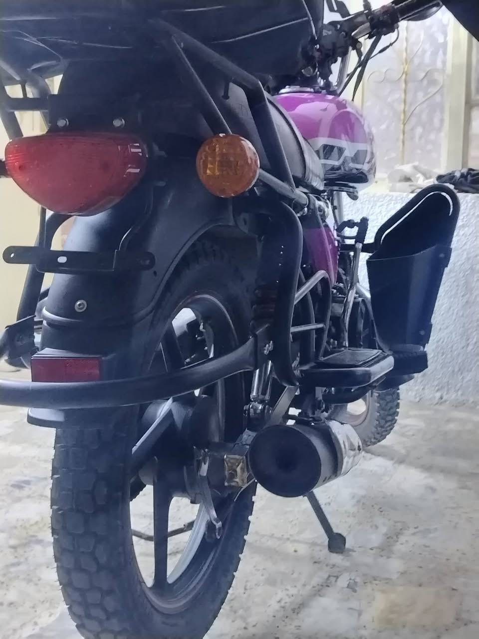 سلام عليكم ورحمة الله وبركاته دراجه دايوان موديل 2023 رقم بغداد تحويل ثاني يوم كفاله عامه برغي ما مفتوح بيها فقط دبل الأمامي واحد كايم السعر مليونين 450وبيه مجال الطيبين العنوان بغداد مدينه الصدر ***********
