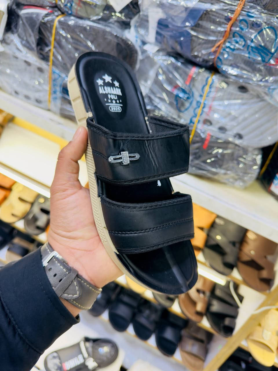 سعر الدرزن الرجالي 32 الف.. 
قياس 40 الى 45.. 
🚛يوجد توصيل لجميع المحافظات.


**إذا كنت صاحب هذا الإعلان وتريد حذفه لأي سبب، رجاءا أرسل رسالة إلى الدعم الفني**