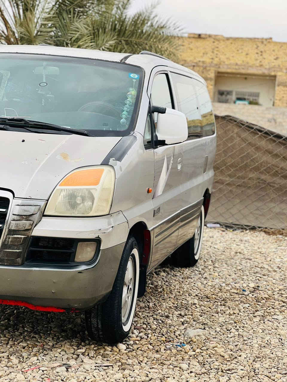 سلام عليكم ستاركس للبيع مسكر محركه جديد قبل شهرين شادينه كير اوتماتيك مصفره هيه وغرامات مكفوله من ضربه القويه سياره جديده جهازه شواصي معمارات المكان الديوانية الحمزه الشرقي رقم والا ستفسار ***********
