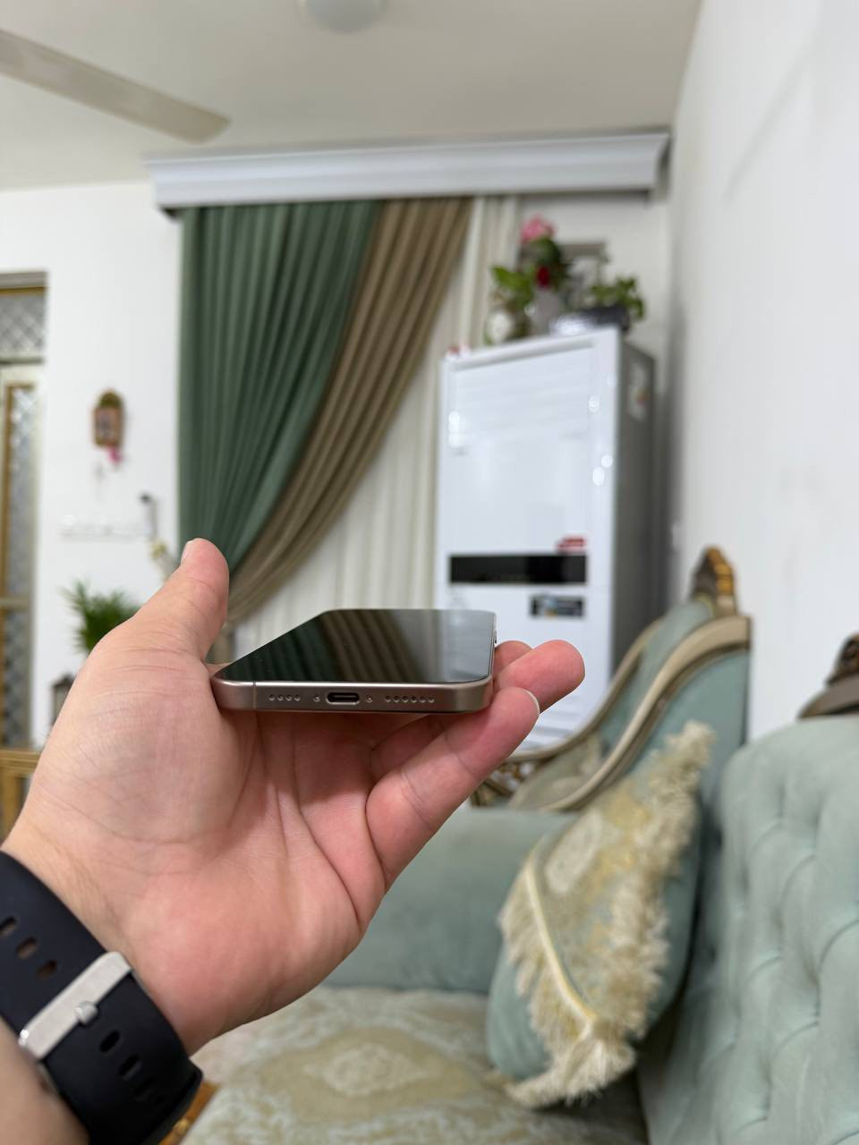 - السلام عليكم 
- 16 برو ماكس ذاكرة 256
- بطارية 100% مشحون 130 مرة فقط
- كارتون كامل وياه ، 1400 وبي مجال بسيط 💐

***********
