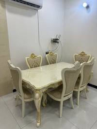 ميز طعام جديد ٦ كراسي يتكبر و يتصغر مكاني اليرموك السعر ٦٠٠ الف 077105...