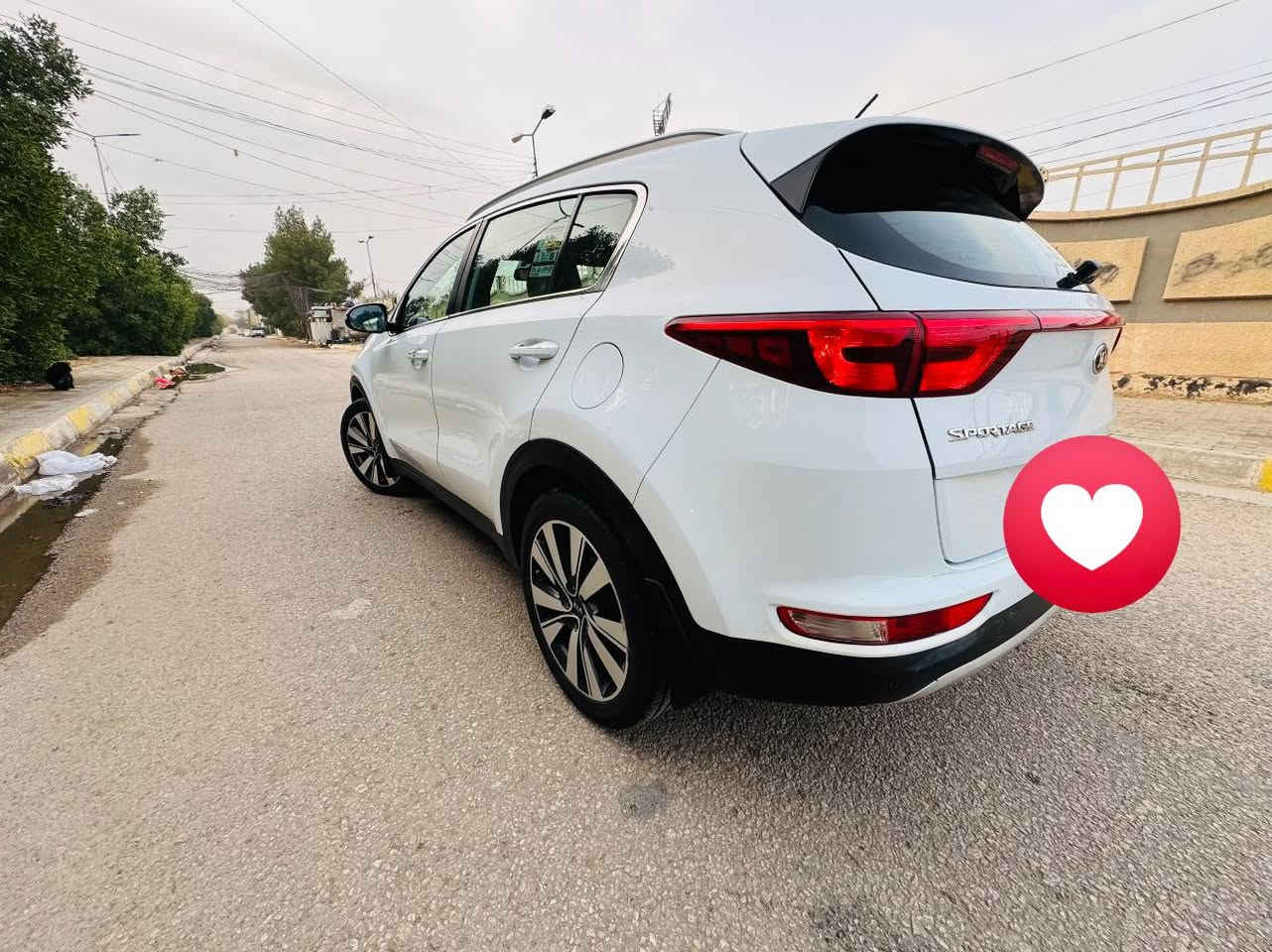 كيا سبورتج 2018 
فول مواصفات عدا بانوراما
بصمه ابواب وتشغيل 
قياده ذاتيه واوتو هولد ومودات قياده
تحكم مقود جهتين ومثبت سرعه
قطعتين تبريد 
داخل حمصي 
كشن جلد + مخمل
اشاير بل مري ومري شفط
تبريد بيانو 
زراك لايت
يدات نيكل 
حساس امامي خلفي 
رادار امامي ومستشعر الجو
مكينه 2000 دوش
كفاله عامه 
رقم سليمانيه الجديد بسمي
السعر 179 
السياره جديده بمعنى الكلمه 
عداد مسافه 130
لاستفسار واتساب ***********
