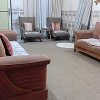 للبيع تخم  ٧ مقاعد سرير ومخزن السعر ب ٣٥٠ وبي مجال بسيط المكان الشعب  ...