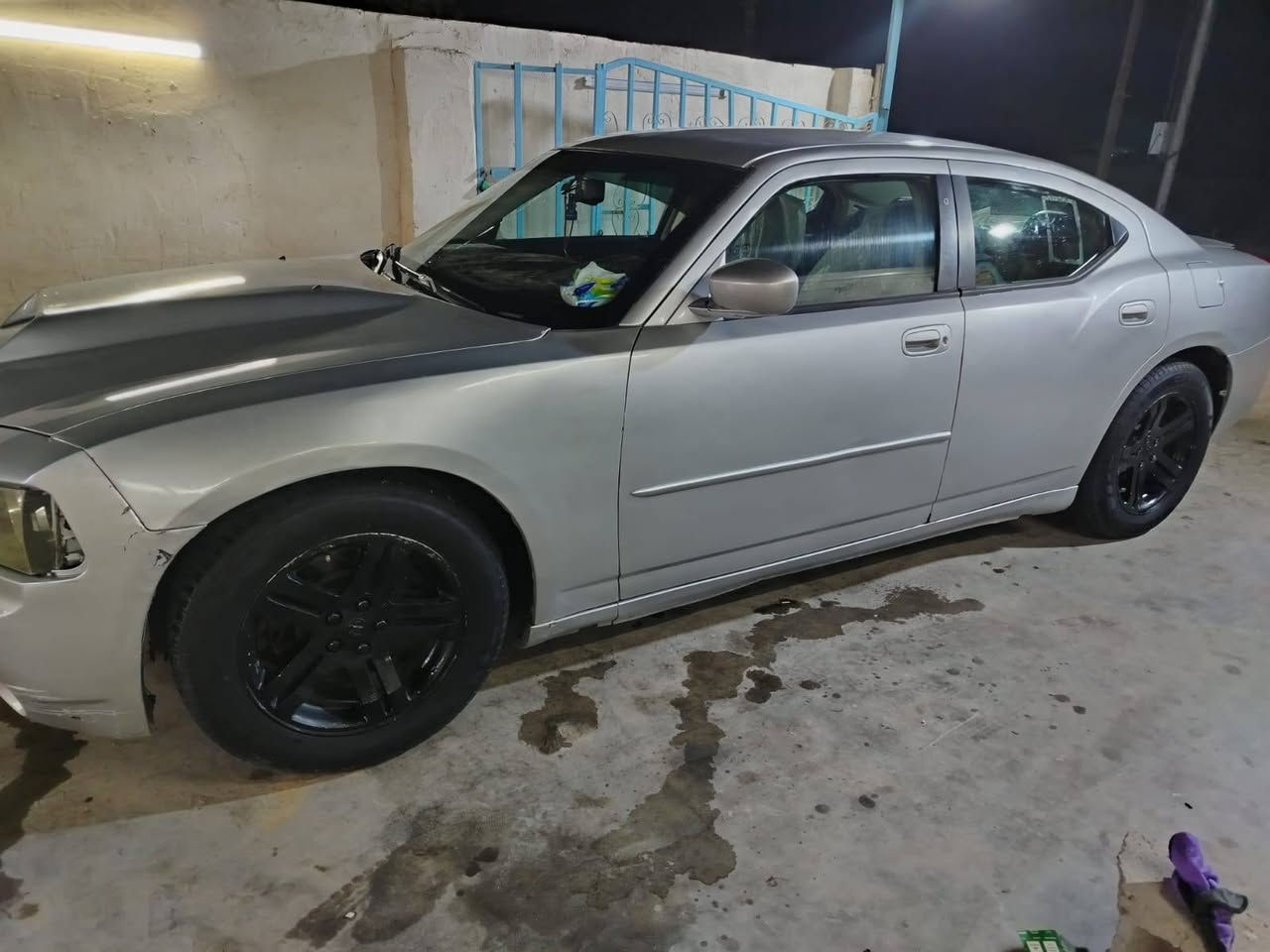 السلام عليكم جارجر 2010 ادوات كصه وحده السياره بالعماره بيها رقم بصره متومه على اختها عدنه المحرك هيمي الحداديه الخلفيه جديده والاماميه 100/60 تبريد ثلج تخم تاير كهربائيات كلها شغاله السياره حلوه ترهم مراوس   السعر 38 وبيها مجال ***********
