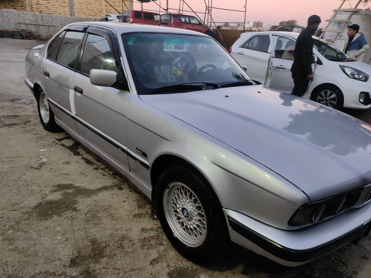 السلام عليكم بئم 525 مسكر فانوس موديل 90 سنويه لل27 بجم عريض اصل بليته وسنويه لايت زنون حداديه كير مكينه علشرط كهربائيات واير جطل ما بيهن شاشه كامله دمام خلفي غرفه جديده دبل ارباك سياره مكان سياره حله بابل مركز مدينه وسعره 70 اخوان مو شراي رجأن لا يكلي جايك وموضح مقاطع للسياره ومقاطع للمكينه داخل منشور.   *********** بي وتساب رقم
