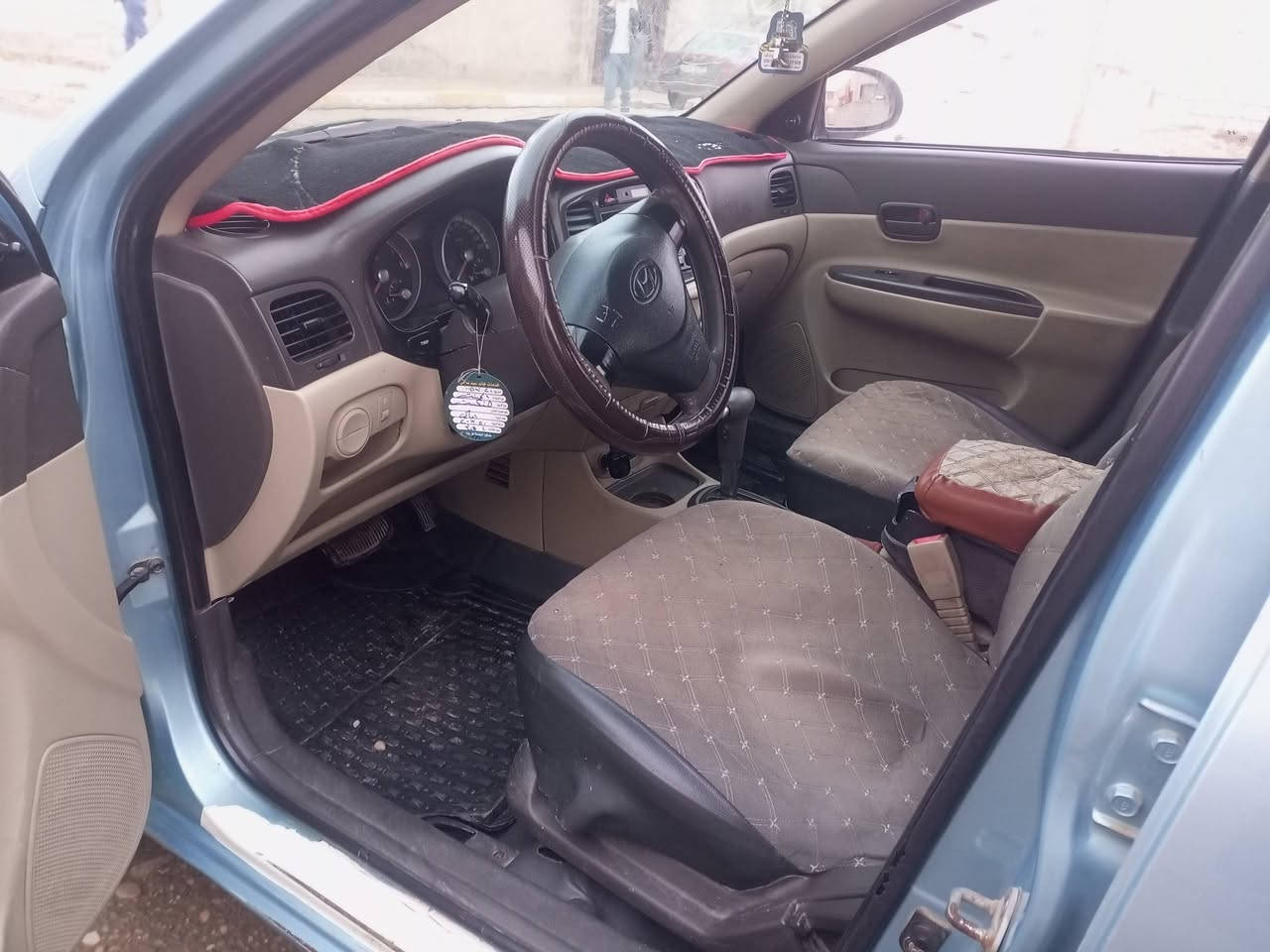 السلام عليكم اكسنت للبيع موديل 2010 مابيهه اي ضرر فقط  تقحيل بوند وشويه بل سقفيه ماشيه 198 الف فقط رقم صلاح  الدين شرط وكاله  تحويل غرامات صفر ما مطلوبه السعر 80 وبيهة مجال  للتواصل ***********
