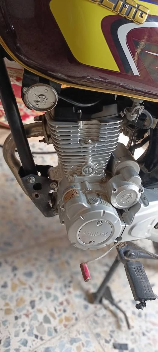 السلام عليكم ورحمه الله
دراجه سولنك للبيع دراجه خير من الله
 من المحل للبيت مكينه مكفوله 
تايرات نضيفه 
كهربائيات شغاله 
اوراق مكاتبه 
مكاني بغداد العبيدي قرب منطقه الشماعيه
سعر : 650وبيه مجال بسيط
تواصل :***********
