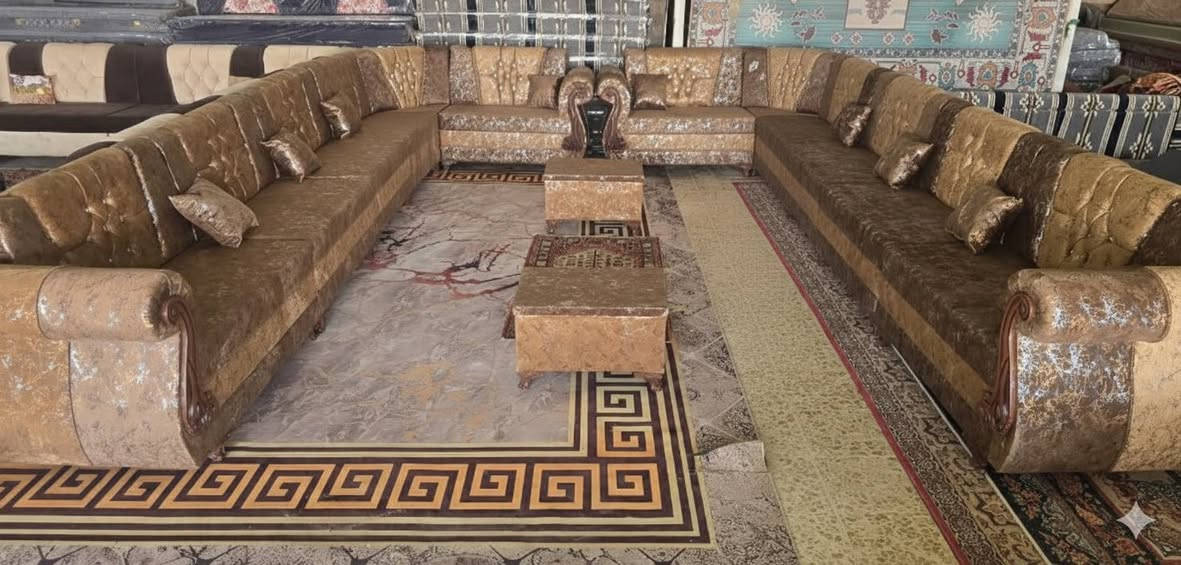 تخم ديوان 13 متر ونص وياه 2طبلات و8كوشات هديه 22نفر للبيع بالنقد والأقصاد 
العنوان نجف حي الرحمه شارع عشرين مجمع العائله او مجمع ابو محمد ***********
