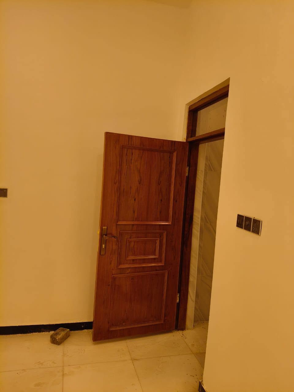 يوجد لدينا دار سكن للبيع حي الشهداء مساحه ١٢٠م امامي طابقين بناء حديث مسلح السعر ١٥٠مليون قرب حسينية السيده رقيه ع للاستفسار ***********
