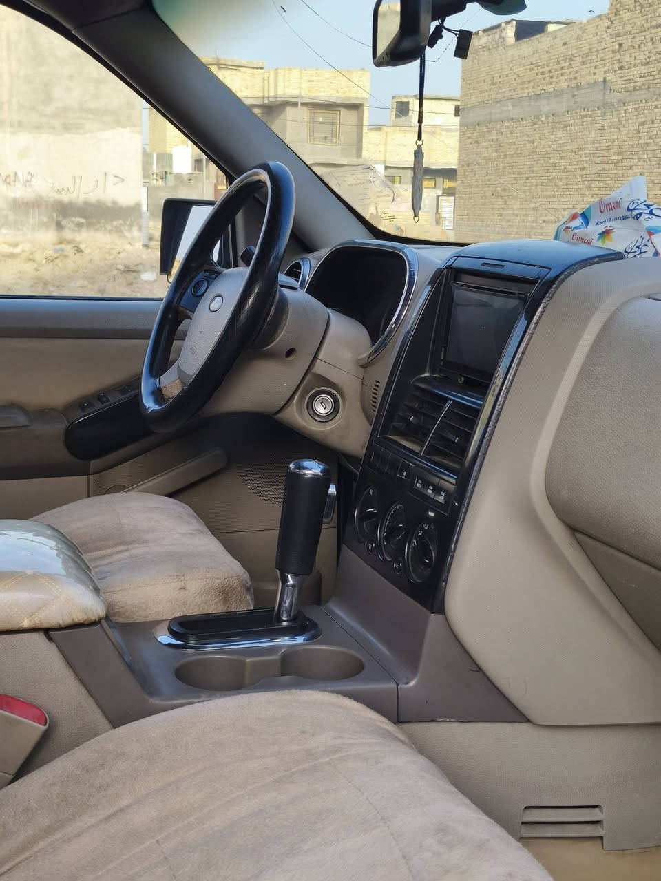 فــورد اكـسـبـلـورر XLT 2007  للبيـــع السعــر 110 رقم بغداد الجديد 
السيارة بلاديه بيه نص باب صبغ بدون دواخل 
فحــص الشاصيات الأمامية : لك بعدهن نيلي 
فحص الشاصيات الخلفية : كذلك
‎ المحـــــــرك 
‎
6 سلندر 
اللــــون :نيلي ملكي من الداخل بيجي السياره 

ويل  17انج  كاميرا خلفية – السياره  – مثبت سرعة تبريد شغال–  دواسات نيكل– قاعده هوك خلفي شاشه عطلات 
AUTO LIGHT || اضاءة ذاتية
RAIN SENSOR || حساس مطر 
ABS BRAEK || أنظمة مكابح
TRACTION SYSTEM || نظام مانع انزلاق


**إذا كنت صاحب هذا الإعلان وتريد حذفه لأي سبب، رجاءا أرسل رسالة إلى الدعم الفني**