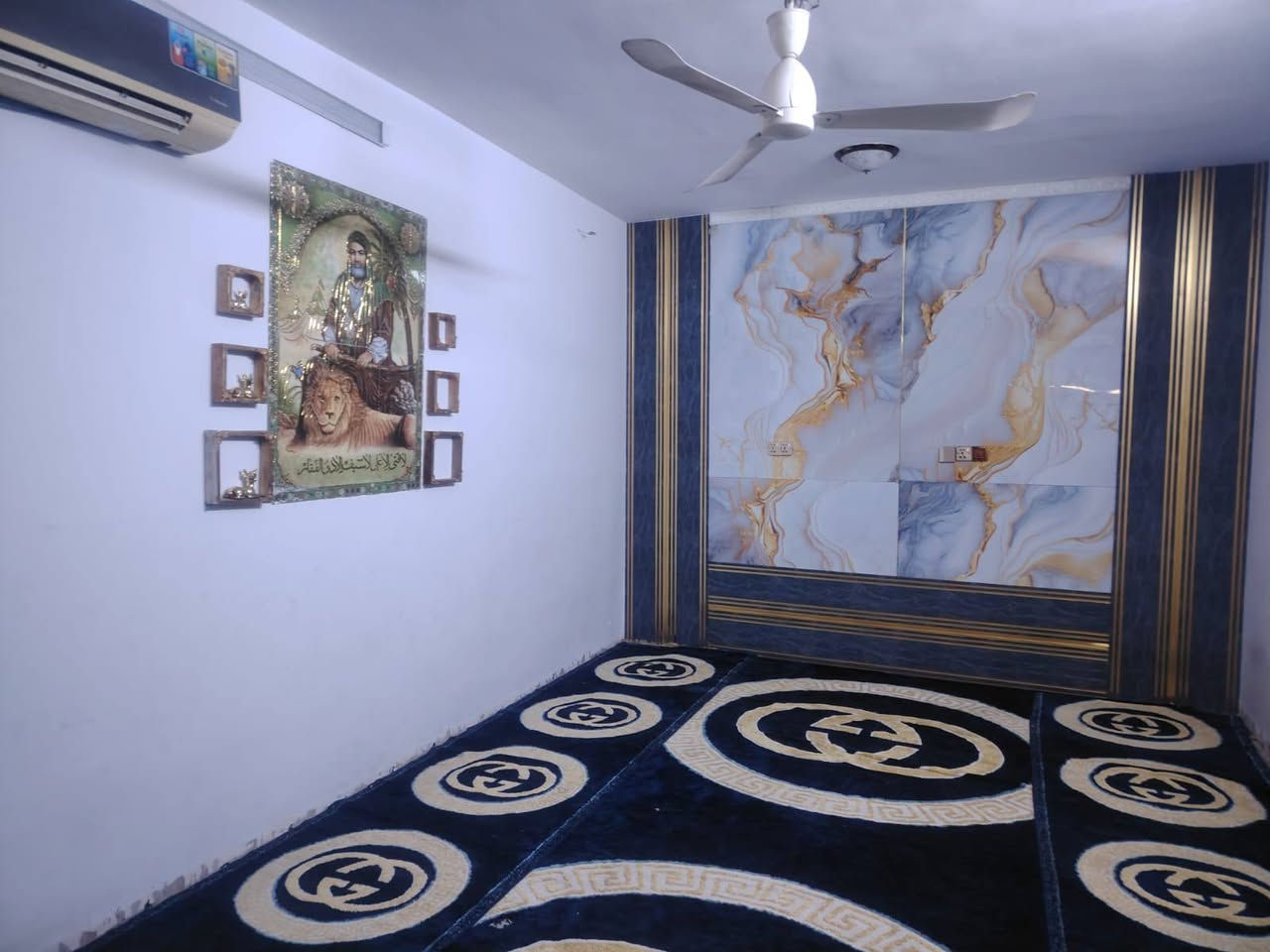 🏡 للبيع بيت سكني مميز – حي السفير قرب حسينية أبو طه
فرصة ممتازة لامتلاك بيت جاهز للسكن مباشرة، بتشطيبات حديثة وموقع هادئ وقريب من جميع الخدمات.
📐 المساحة الأصلية: 125 م²
📐 المساحة الحالية: 145 م²
🔹 يتكون من:

3 غرف نوم

استقبال

صالتين

مطبخين

3 حمامات

مخزن

✨ مميزات البيت:

جاهز للسكن بالكامل

كاشي وسيراميك حديث

السطح مطبّك شتايكر

تشطيبات ممتازة

لا يحتاج أي أعمال أو صيانة

📍 الموقع: حي السفير – قرب حسينية أبو طه.
📞 للاستفسار والمعاينة يرجى التواصل على الرقم: (***********).
السعر: بعد الاتصال أو عند المعاينة.
