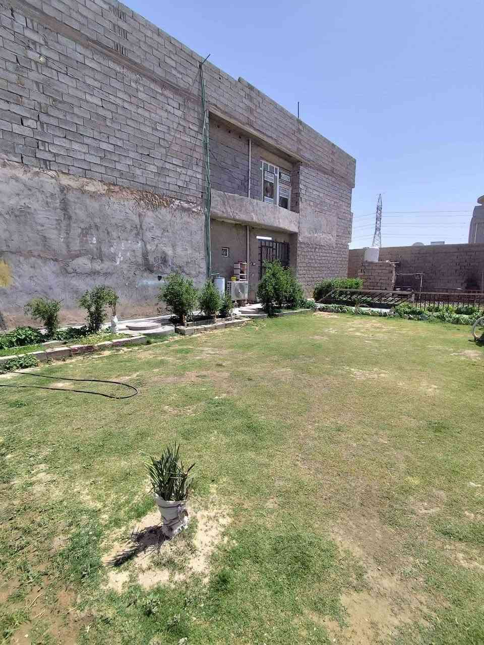 السلام عليكم
بيت طابقين للبيع الطابق الثاني بعده مكامل الطابق الارضي جاهز من كلشي للبيع 300 متر مكان لبيت فلوجه حي لمختار قرب مدرسه عمير بن سعد  للاستفسار ***********
