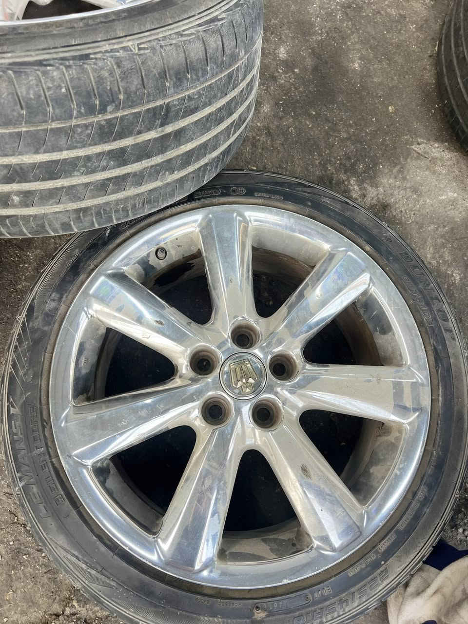 وياله ياباني ( كروم ستيل R18-225-45)  + ( ويل OEM - R18- 235 - 50 )
وياله + تايرات ~ حاوية اصليات شرط 
السعر : 450 الف الواحد (كربلاء ) 
الرقم ***********
