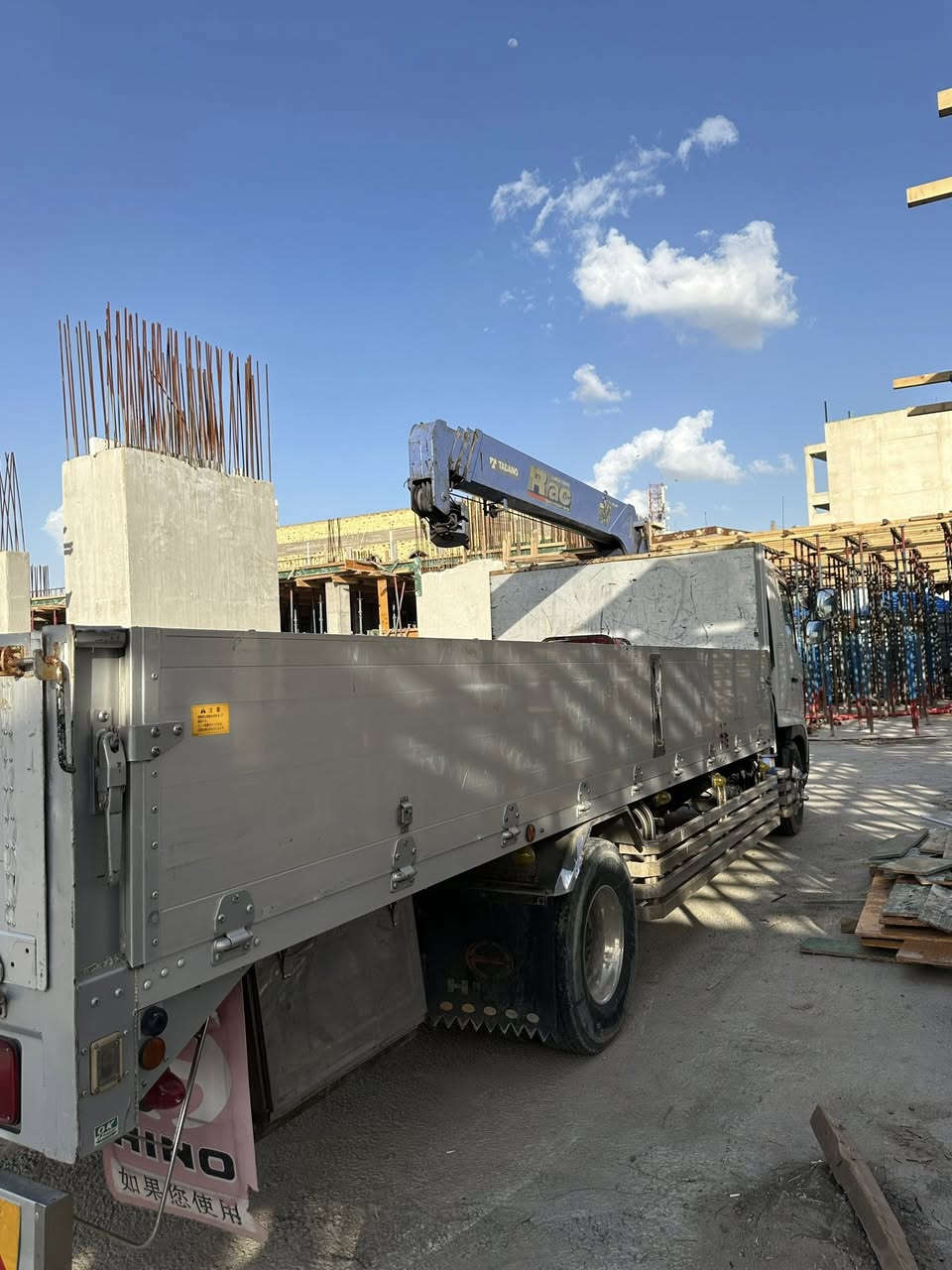 هينو هياب شيطان السياره جاهزه ما بيهة نقص برغي نضافه100/100 كير مكينه اكسل حداديه كلهة فول كرين جديد رقم بصره ب اسمي تحويل ثاني يوم مكان السياره البصره السعر 3شدات و95 ورقه وبيهة مجال بصيط وأي استفسار هاذ الرقم ***********
