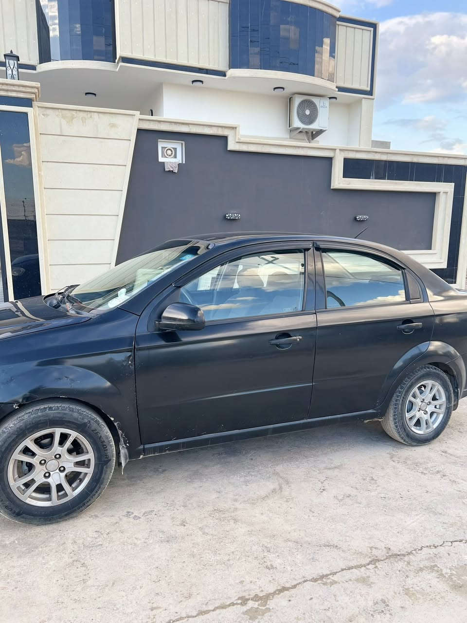 أفيو 2007 الضرر صبغ احزام كير والمحرك خير من الله تدفئه وتبريد شغال السياره باسمي وشرط التحويل والسعر مناسب للاتصال ***********
