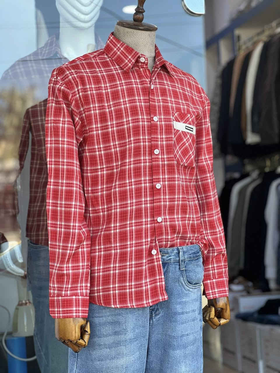 بسم الله نبدأ الموسم الصيفي لسنة 2026🧶 ❄️ 
قميص كاروهات ماركات 
قطن 💯 
متوفر بـ 5 الوان 🤫
القياسات المتوفرة

 (M -L -XL - 2XL -3XL)

📍الصويرة -شارع النجمه / اسفل كوفي رماس 

للاستفسار الاتصال على الرقم ***********
