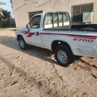 للبيع تيوتا بيكم موديل 2000 التفاصيل 07825614858