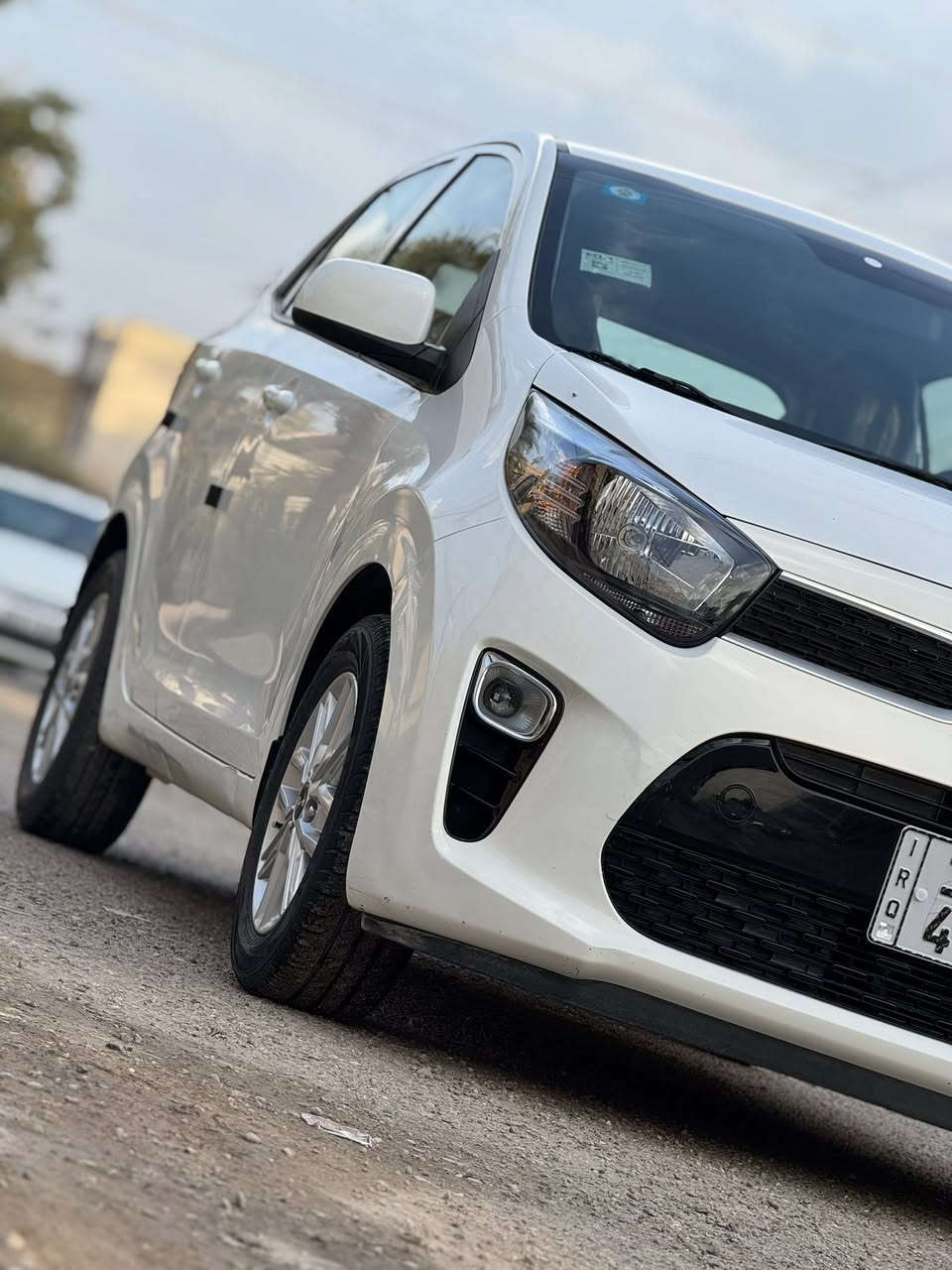 كيا بيكانتو خليجي
ضمان (الشركة الدولية العراقيه)
موديل ٢٠٢٣ 
السياره شبه زيروو 

🔺كفااااله عامه 
(كفالة من الصبغ والتبديل والتعديل والبارد والحالوب كفااالة عامه) 

⬅️ السيارة رقم بغداد الدولي الجديد 
مشروع وطني ومجددة ٥ سنوات 
الى سنة ٢٠٢٩

⬅️ماشية ( ٢٢ )الف كم فقط
السيارة ب اسمي 
تحويل ثاني يوم 

⬅️السيارة ماخذه من الدولية ع ايدنه فقط 
وجديدة وكل غراض الشركة بعده بيه 
والسيارة الفابلون والنايلون مال سيارة من استلمته كله بعده بسيارة محد لاعب بيه
حتى الجداحة والاريل بعدهم بنايلون الشركة 

والشكنات لحد هسه مفاك النايلون منه حتى الاستيرن هسه شلة الدوشمة مالته

⬅️والسيارة جاهزة من كلشي 
وكلشي باقي بيه على بلاد من استلامة من الشركة

🔺ومعروفة مواصفات البيكانتو مال دولية 

⬅️مواصفاته /
شاشة اندرويد 
كاميرا خلفية دوارة
حساس خلفي 
محرك دوش المرغوب
 ٤ سلندر
ويل كب
٤ جام كهرباء
الداخل كشنات مخمل بعده بنايلون الشركة
بروجكتر امامي 
فول تحكم ستيرن
اشاير بلمري
مري شفط 
مري كهرباء
مخرج AUX
مخرج USB
ماشية ٢٢ فقط
جي بي اس 
مانع انزلاق 
حساس اطار
علامة كيا الجديدة
الداخل اسود فحمي

⬅️السيارة قبل كم يوم داخلة هزه جديدة ومحول الرقم الجديد ومجدد السنوية ٥ سنوات ومن كلشي كاملة يعني الياخذه مجرد تحويل 

⬅️ والسيارة شبه زيرو وكفالة من كلشي 

السيارة سعره ١٣٠ ورقه 
(دفتر و ٣٠ ) 
مكان السيارة بغداد 
وهذا رقمي 
***********
