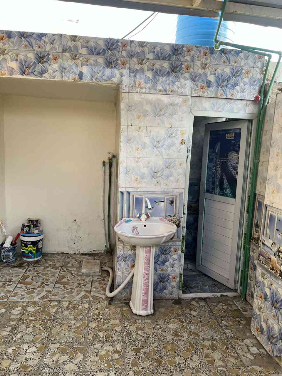 مشتمل للبيع مساحه 100م حي الزهور قرب شارع الجمعيه طابقين يحتوي على غرفتين نوم واستقبال ومطبخ وصحيات بيت نضيف جدا طابو صرف استفسار اتصل على
***********
***********
