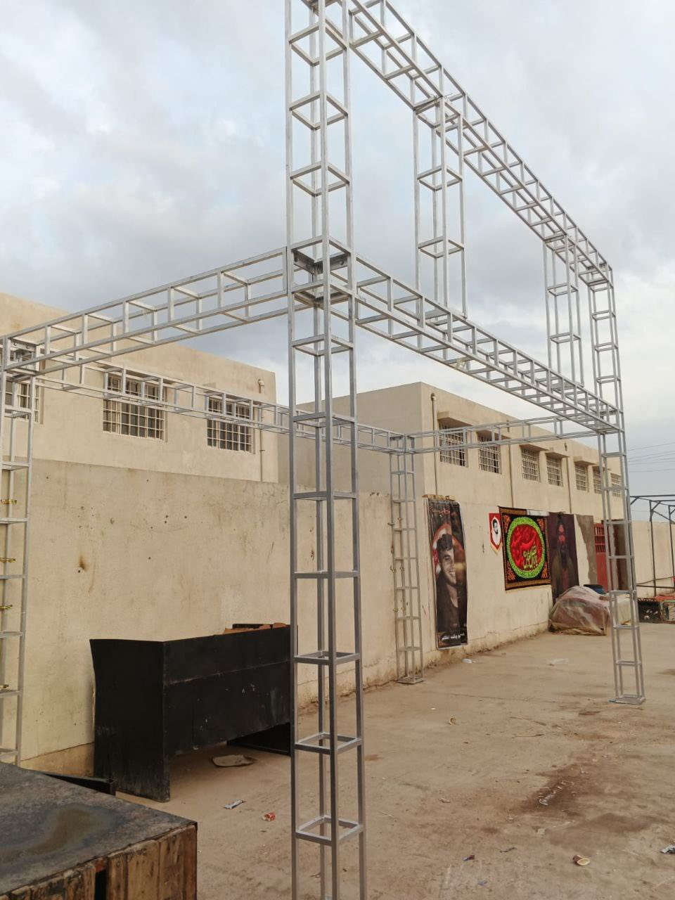 هيكل كامل للبيع 
التفاصيل 

الحديد الزواية 4 ملم
النوع مليوم ونص مغلون
الصبغ جوتن
البراغي 19
الطول 6 
العرض 3
ارتفاع الواجهه 5
ارتفاع الضهر 3
واتساب ***********
