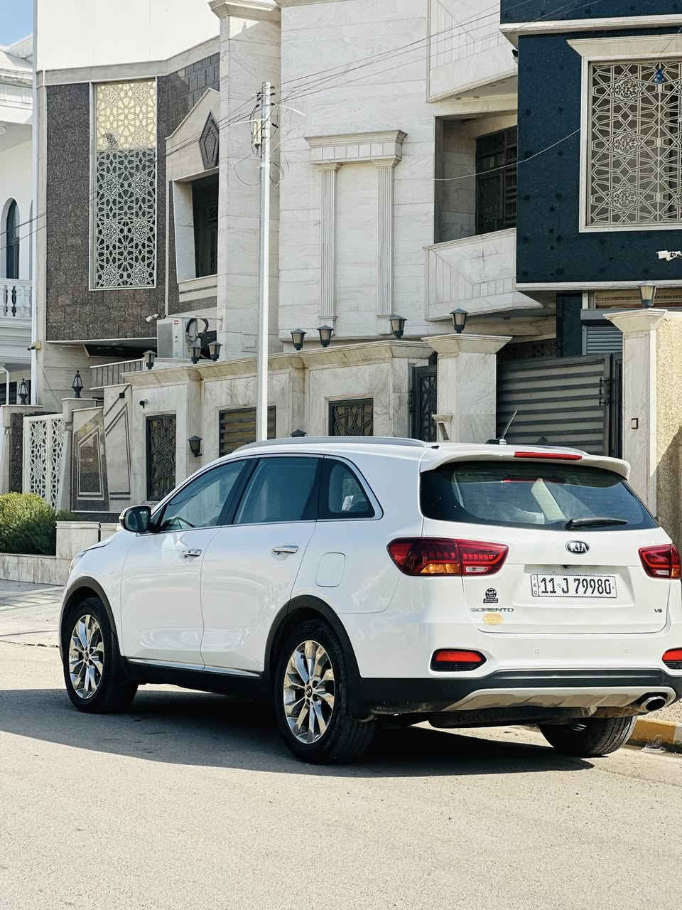 السلام عليكم
سورنتو 2020 خليجي ✅✅ 
مكفوله كفاله عامه من لصبغ ولشخط ولرصعه ✅ 
سياره بيها بارد بسيط فقط بدون صبغ 🔥 

فول مواصفات 1/1 

1-بانوراما 
2-شاشه كبيره 
3-كشنات كهربائي 
4-صندوق كهربائي 
5-سبعه راكب 
6-ثلاث قطع تبريد 
7-عدسه كاميرا 1 خلفيه 
8-رادار امامي 
9-رادار خلفي 
10 رادار جانبي 
11-مكينه 3600 
12-سايد بريك (رجل) 
13-لد ضوئي 
14-تحكمات ستيرن _درايف مود_سمارت مود_سبورت مود
15-شحن ذاتي 
16-منفذ شحن لاسلكي 3 

وبعد بيها مواصفات هواي 🔥 
سياره جديده جداً دينار ميحتاج تصرف عليها 
كامله من ناحية حداديه وصدر كله جديد ✅ 
السعر 267 ورقه وبيها مجال بسيط جداً 🔥 
السياره بأسمي شخصياً 
مكان السياره بغداد 
للأستفسار *********** 📞📞
