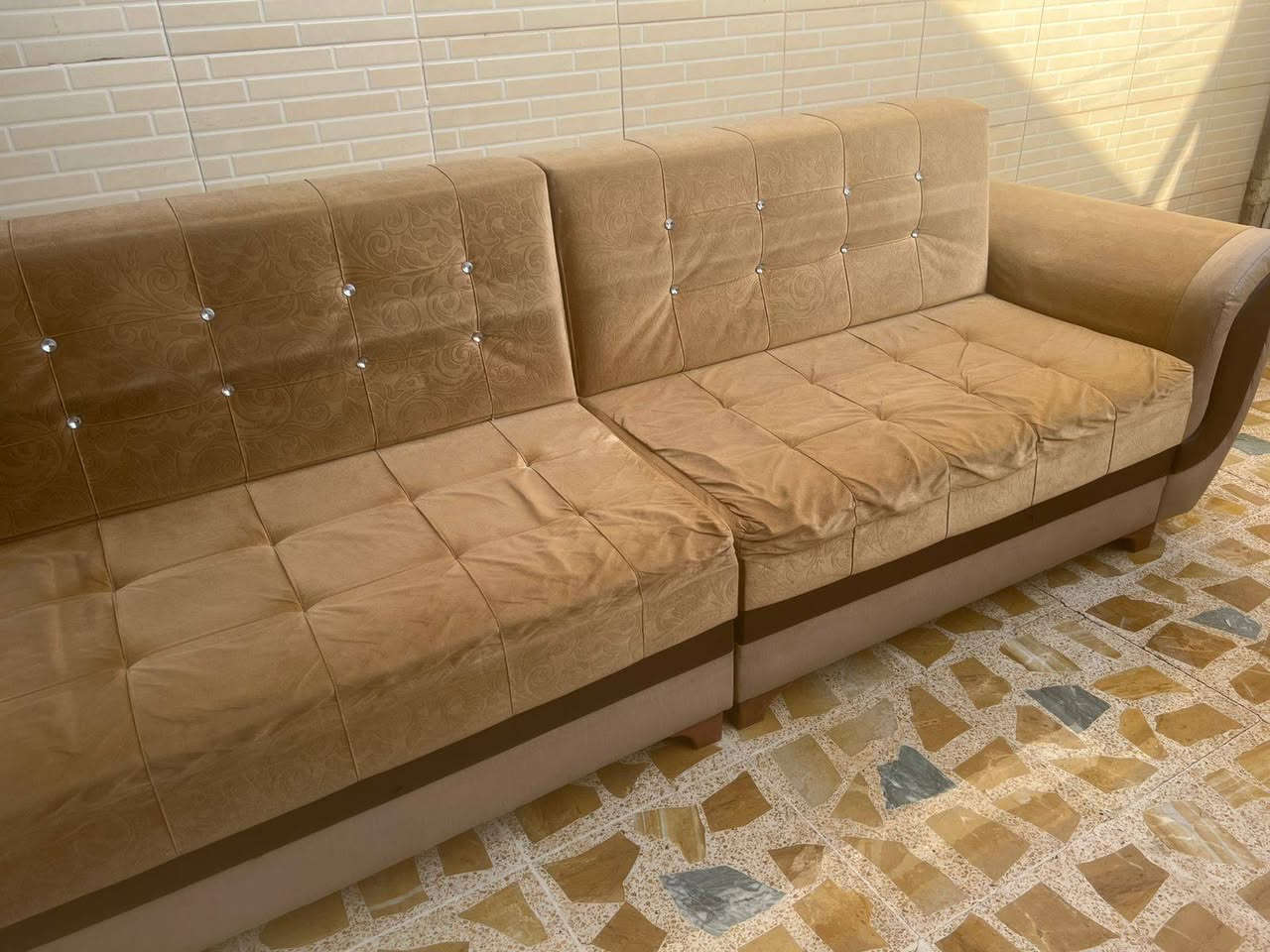 السلام عليكم ديوانية موضحة بالصور مستعملة للبيع 
السعر 80 ألف وبي مجال 
عدد 5 
التواصل 
*********** واتس :
اربيل بختياري
