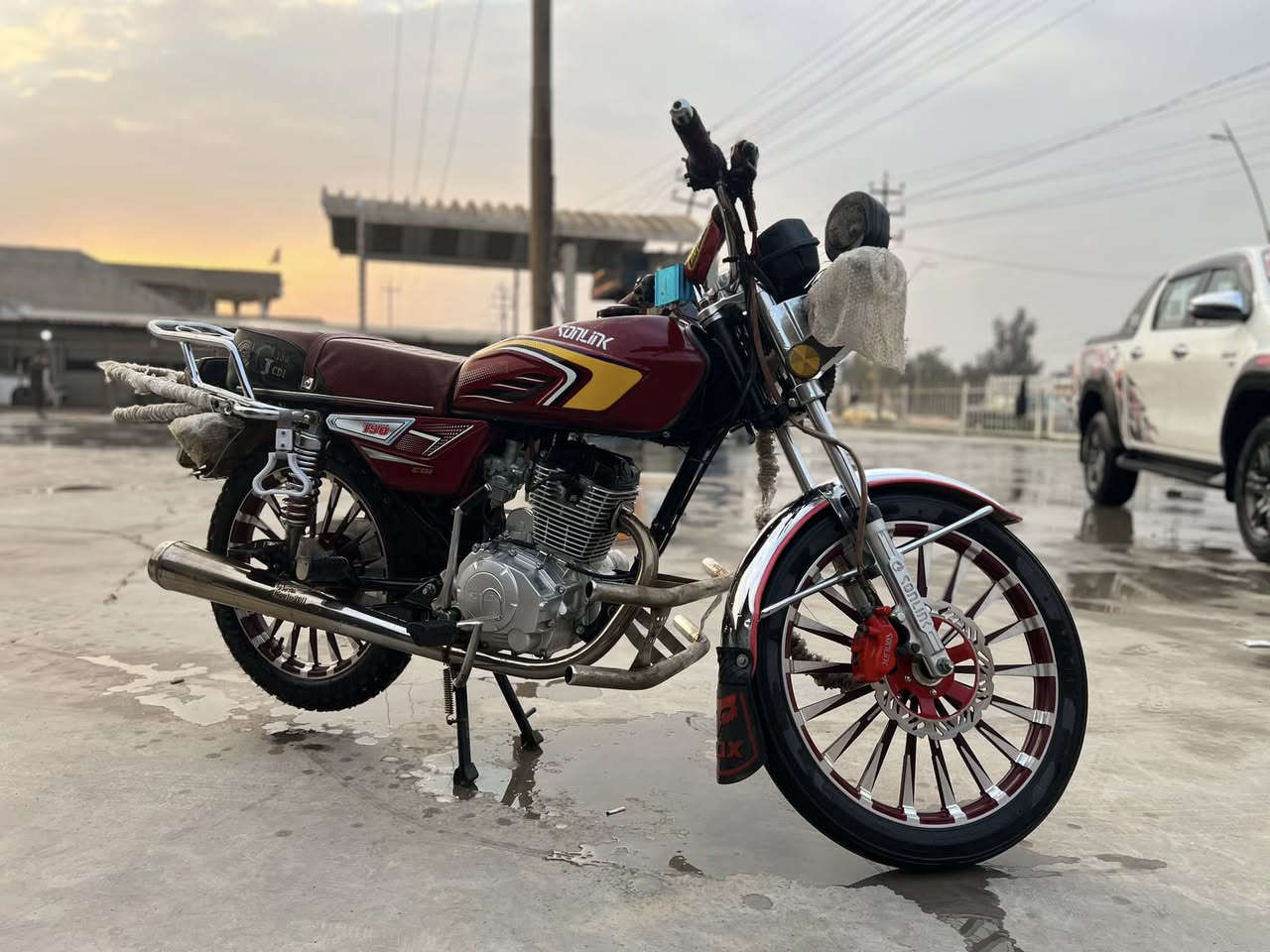 السلام عليكم ،سيفان 24 شكل ال 25 مجمبزه 
دراجه خير من الله كل شغال مبيها نقص تاخذ 
ربع ماتصرف عليها وماشيه قليل مكاني شهربان 
السعر (730) وبيها مجال حك جيه متواجد خاص 
او ؏ رقم ***********
