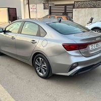 للبيع كيا فورتي موديل ٢٣ حادث موضح بالصور بدون دواخل بدون ايرباك  ليبل...