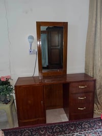 غرفه نوم صاج كامله متكونه من سرير نفر ونص 120 ومن كنتور جبير 5 بيبان و...