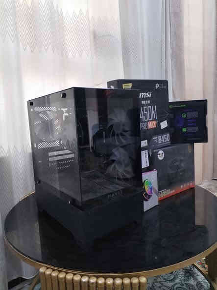 الكيس البيع السعر 300
بدون كارت
المعلج R5 3600
البورد B450 max  msi
البور سبلاي 650 واط
ssd 256 وندوز 10 برو
رمات 16 تردد 3200
 مبرد ارجبي
وماوس وياه
القطع كلهن جدد والكراتين موجوده
راسلني واساب
***********
