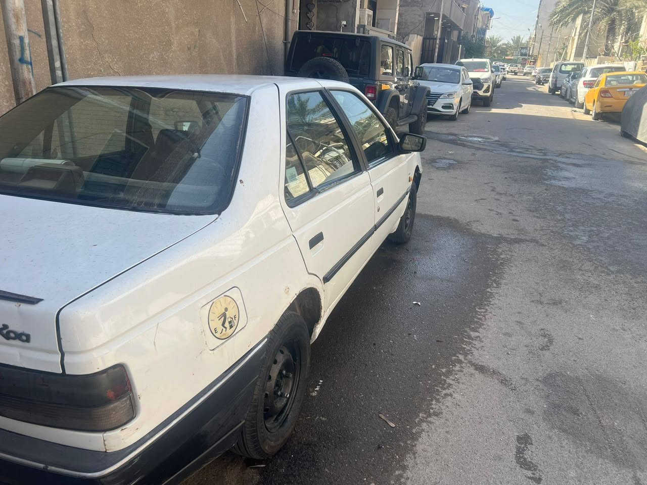 سلام عليكم بيجو روى مديل2007 رقم بغداد بيه بس البنيد مبدل والباقي مكفول لا صبغ ولا ضربه كير محرك مكفوله السعر 25 رقم الهاتف ***********
