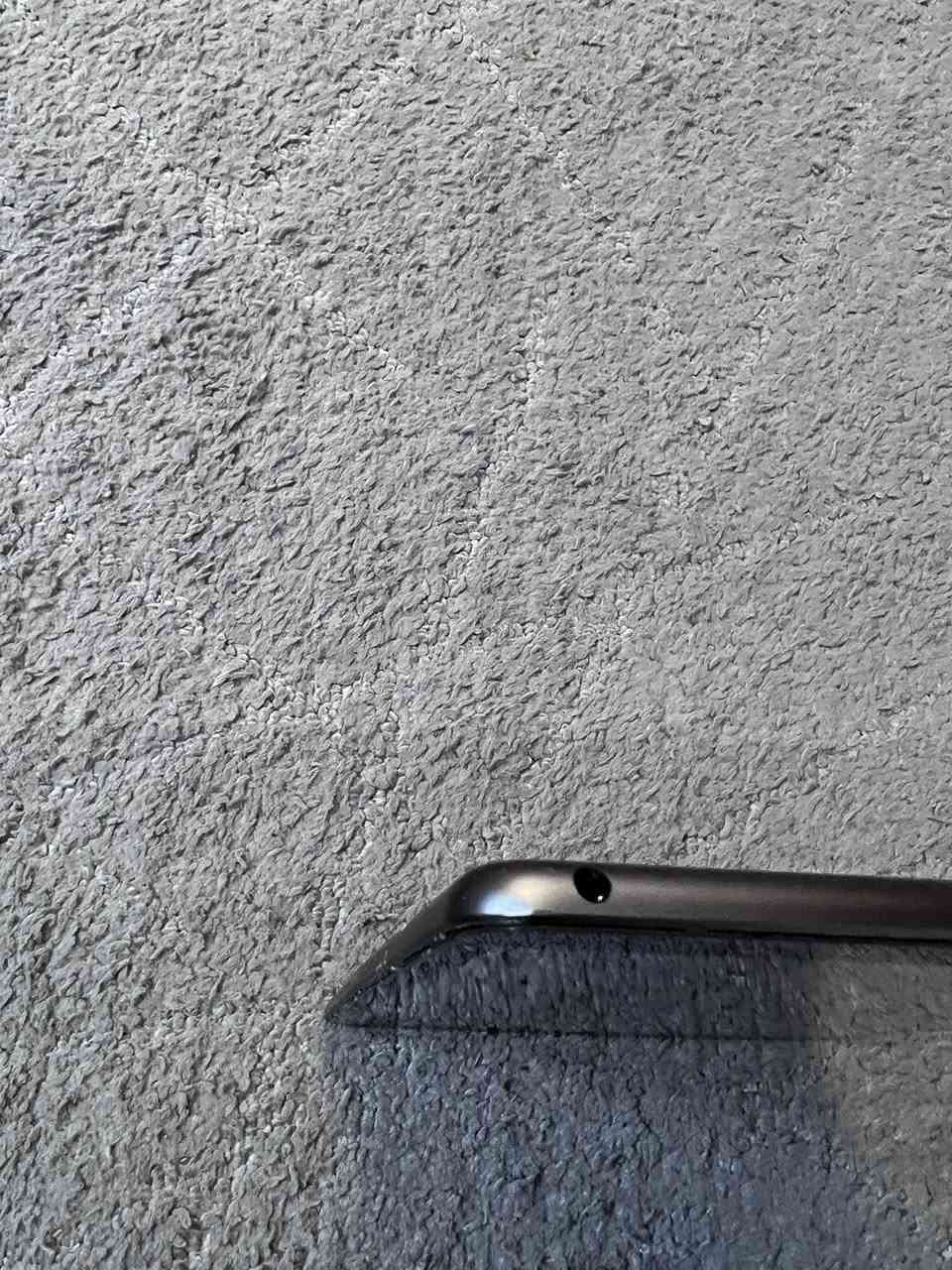 السلام عليكم ورحمة الله عندي ايباد 9 نظافته 95 بالمية بي ضربتين بس الي مبينه بالصوره وضربه كلش خفيفه فوك بالجهاز  مبدل گلاس بلادي والتاچ ايدي مايشتغل  
يجي ويا لزكة العاب وكفر دفتري وبي متجر بي كل التطبيقات المدفوعة ببلاش يعني تشتري گبل تروح تلعب
قيم واخذ الجهاز مرتب


**إذا كنت صاحب هذا الإعلان وتريد حذفه لأي سبب، رجاءا أرسل رسالة إلى الدعم الفني**